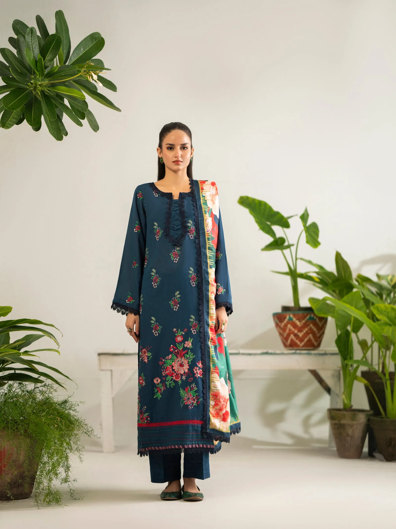 Lawn Karandi Embroidery