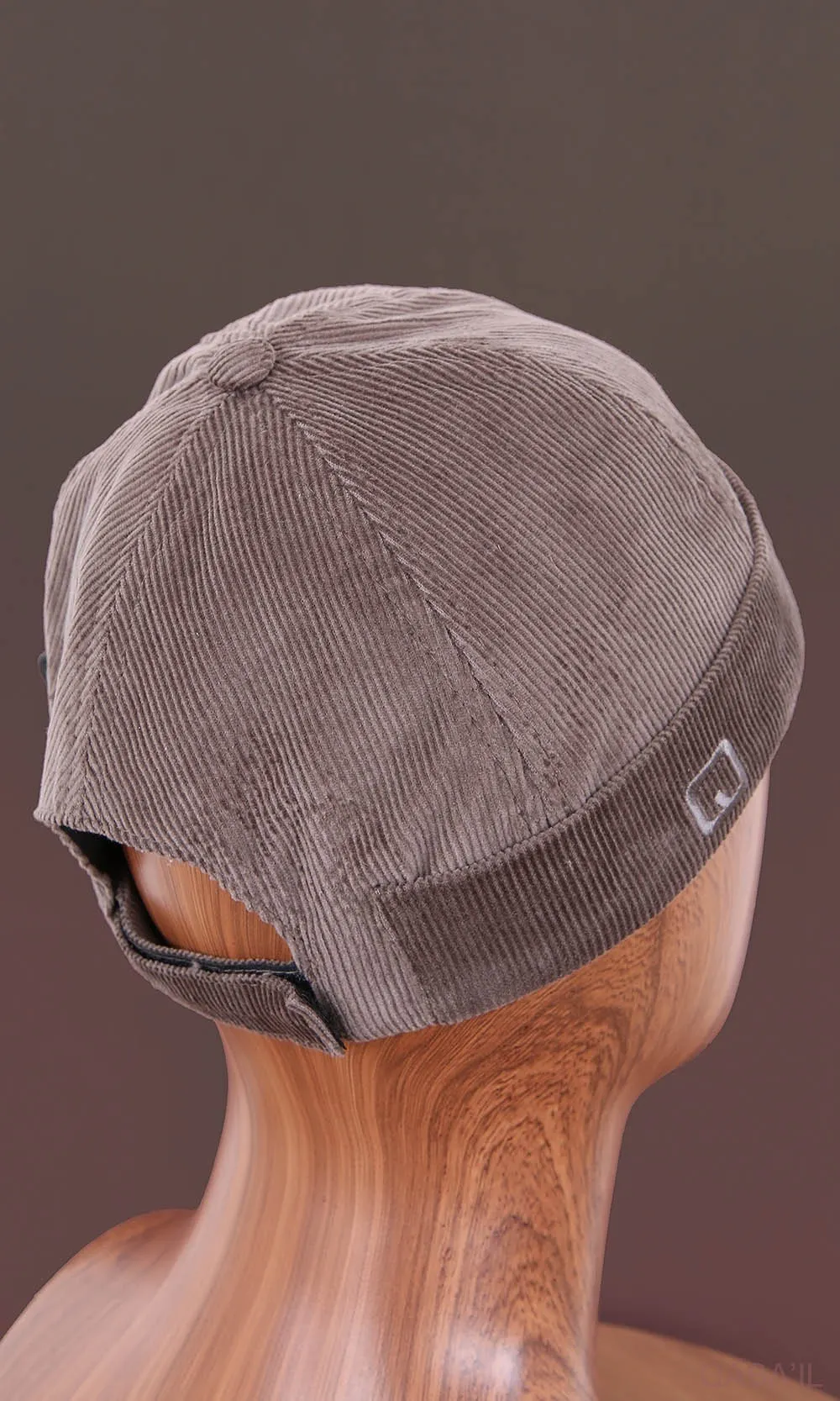 QL Velvet Docker Hat in Taupe